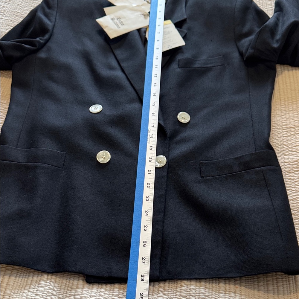 Chic Black Double-Breasted Blazer - Picture 7 of 10